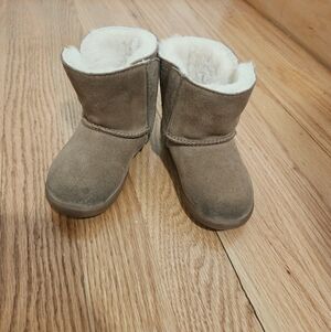 UGG Kids Brown Shearling-Lined Suede Boots Size 6